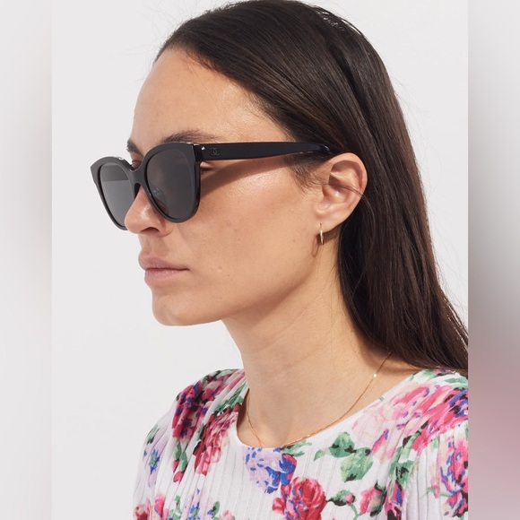 CHANEL Black Logo Cat Eye Sunglasses - Picture 10 of 10